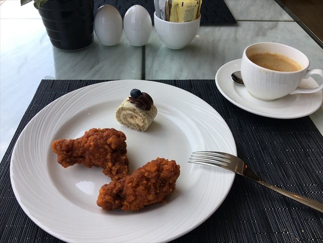 アフタヌーンティーでフライドチキン